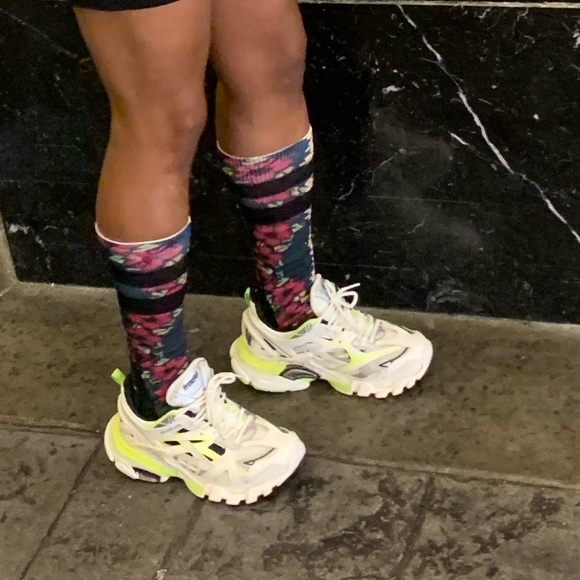 𝙎𝙏𝘼𝙔 𝙎𝘼𝙁𝙀 𝘼𝙉𝘿 𝙁𝘼𝙎𝙃𝙄𝙊𝙉𝘼𝘽𝙇𝙀 .. - Picture 2 of 2